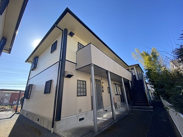 基礎を高くして1Fでも道路からの目線が気にならないように建築してあります！
駐車場 1台付♪