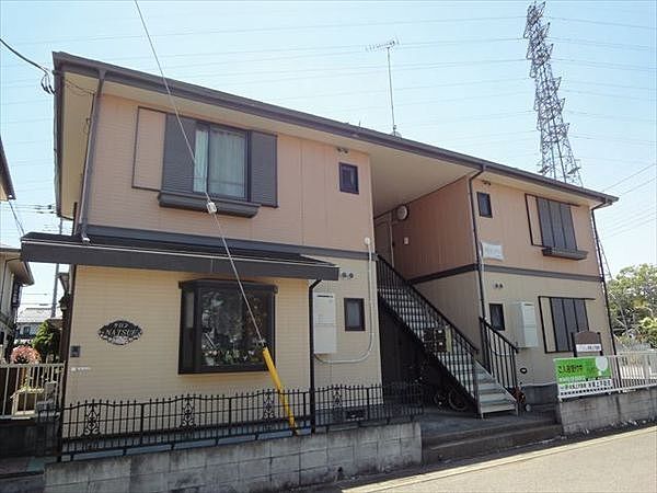 高坂駅から徒歩10分。通勤・通学に便利です。エアコン付きの全室角部屋。公園に近く自然環境に恵まれています