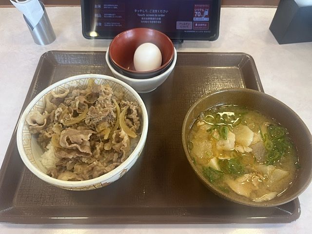 すき家のとん汁みそらーめん牛丼たまごセット!ありかな?(^^♪