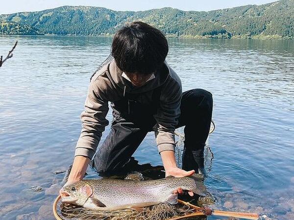 芦ノ湖 自己レコード67センチ レインボートラウト